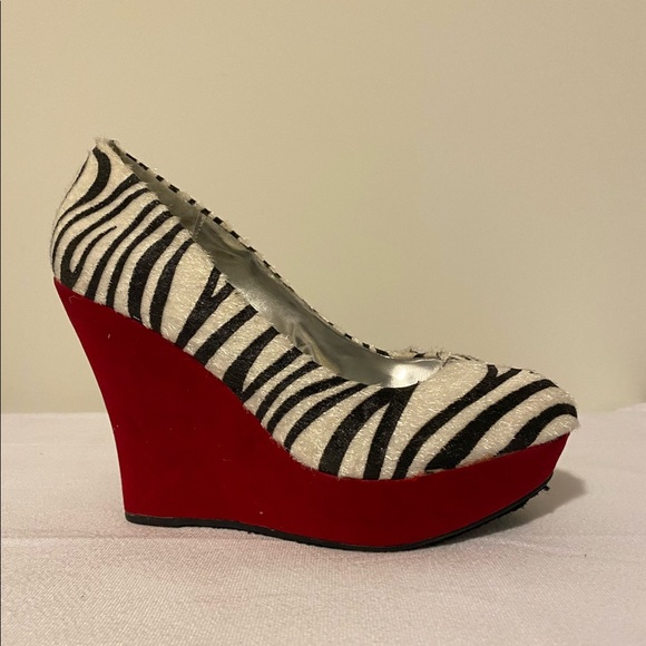 A Zebra Print Platform High Heel - Picture 4 of 4
